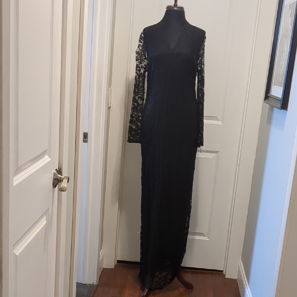 Elegant Black Lace Evening Gown